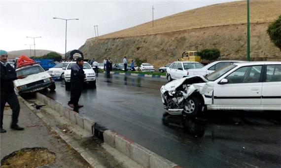 تصادف زنجیره‌ای 10 خودرو در کرمان/ 13نفر مصدوم شدند