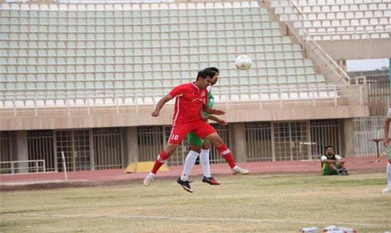 تیم فوتبال شهید قندی یزد در مقابل مشیز کرمان متوقف شد